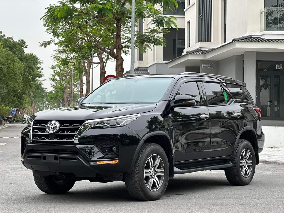 Cho thuê xe Toyota Fortuner 2022 - 2024 đi công tác, dự án và đi theo yêu cầu New 2024 ( Tiếng Việt)