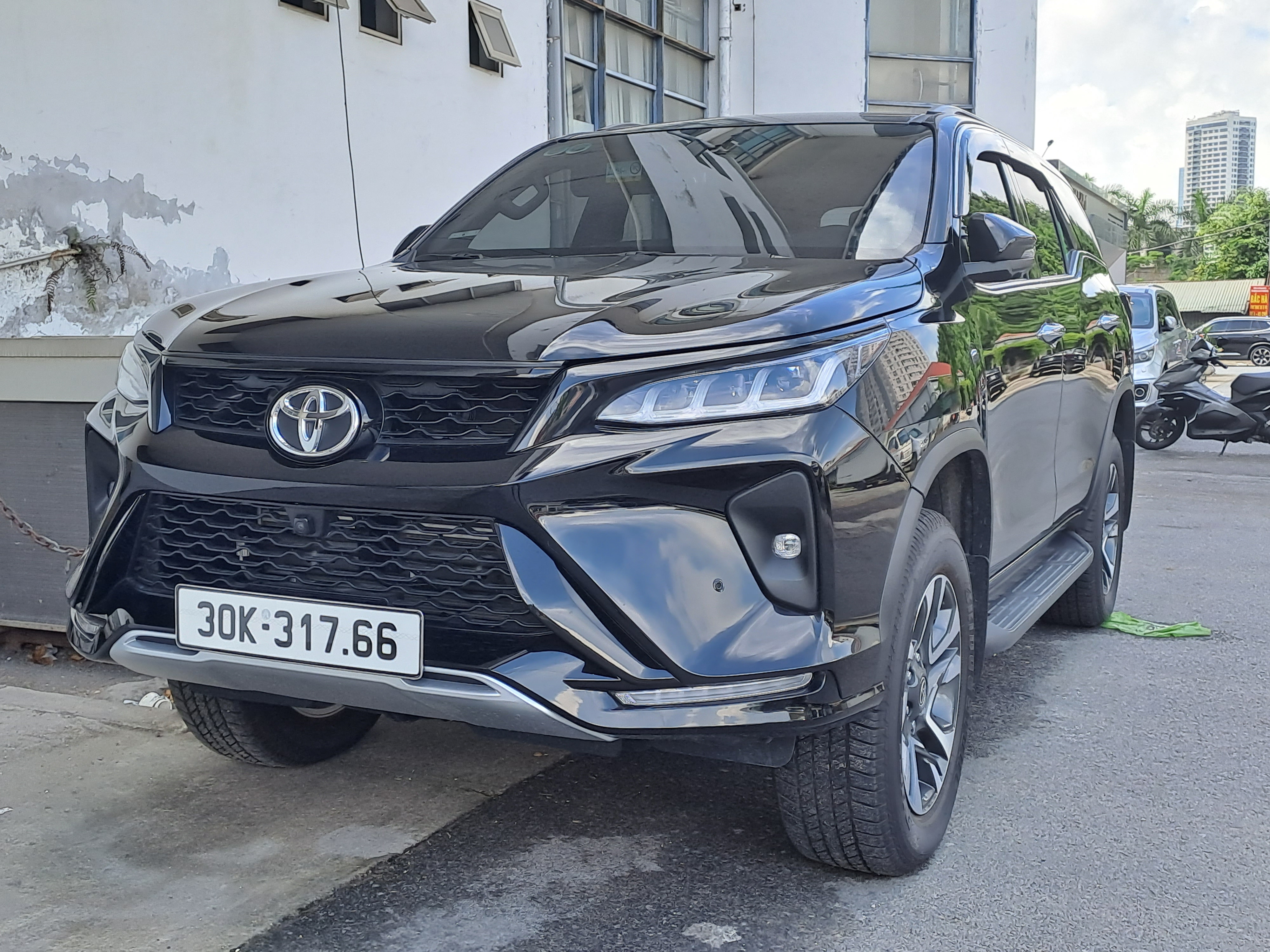 THUÊ XE 7 CHỖ FORTUNER 2021 - 2024 (Mới 100% nhập khẩu nguyên chiếc )
