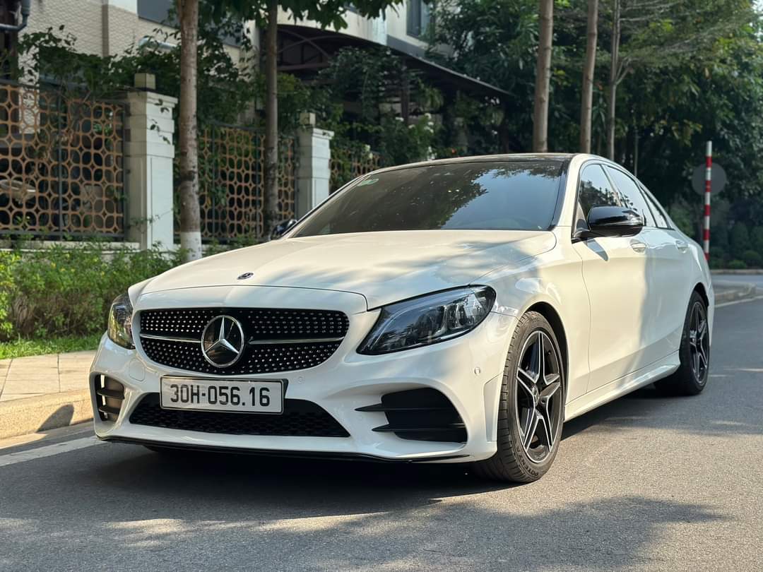 CHO THUÊ XE 4 CHỖ MERCEDES - BENZ  C200 (Sản Xuất  2022 - 2024)