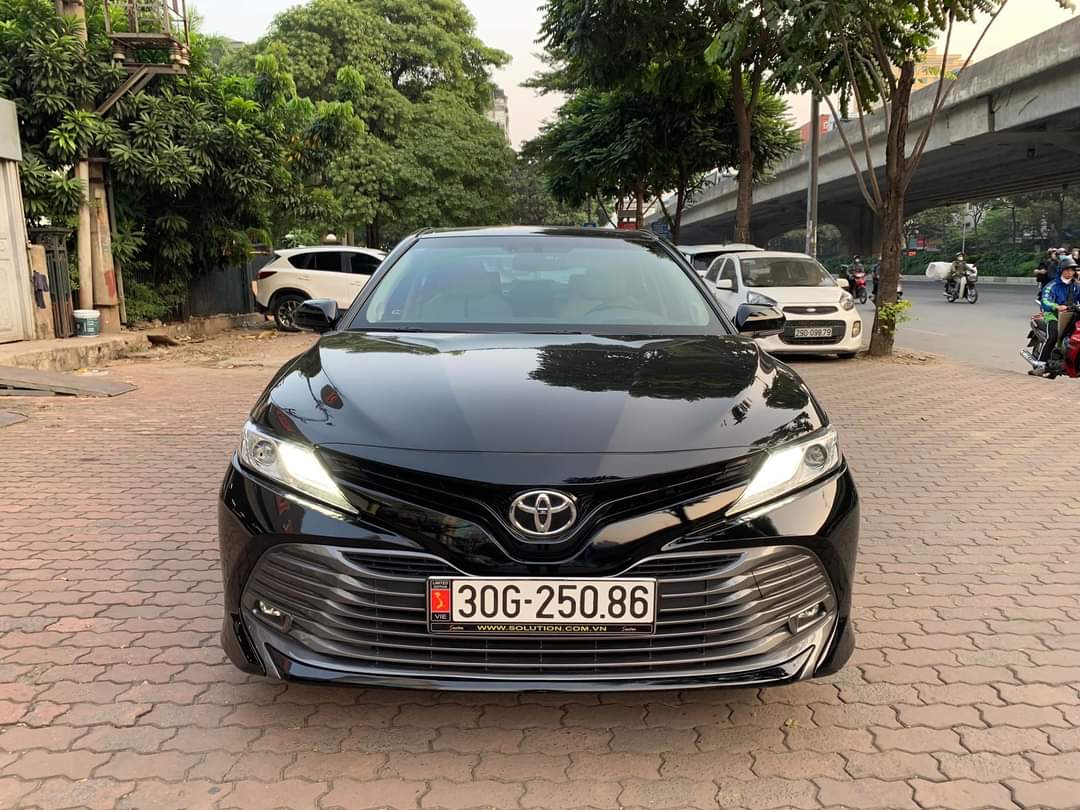 CHO THUÊ XE 4 CHỖ TOYOTA CAMRY 2022 - 2024 Bản Full Option  2.5Q (Màu đen lịch lãm)